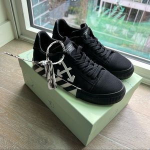 OFF-WHITE Vulcanized Low Top Sneakers